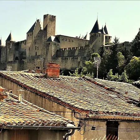 Sous Les Remparts Apartment *