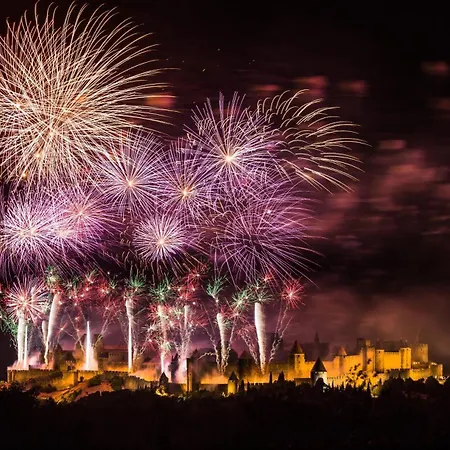 Sous Les Remparts * Καρκασόν