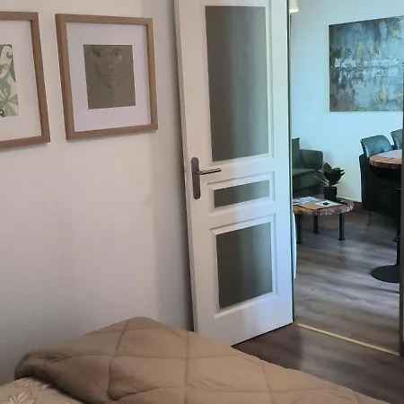 Sous Les Remparts Apartament *
