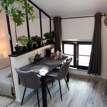 Sous Les Remparts Апартаменты *