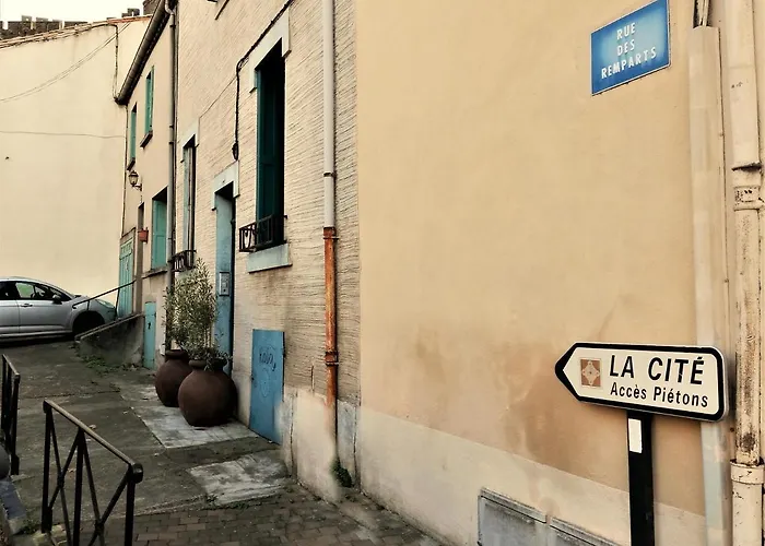 Sous Les Remparts Apartment *