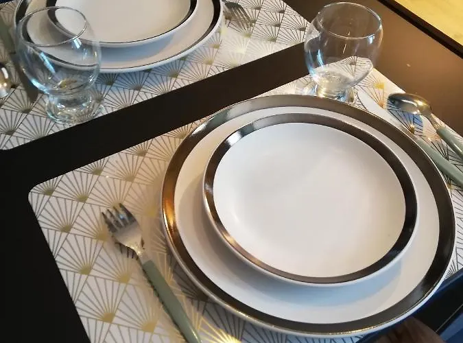 Sous Les Remparts Apartment *